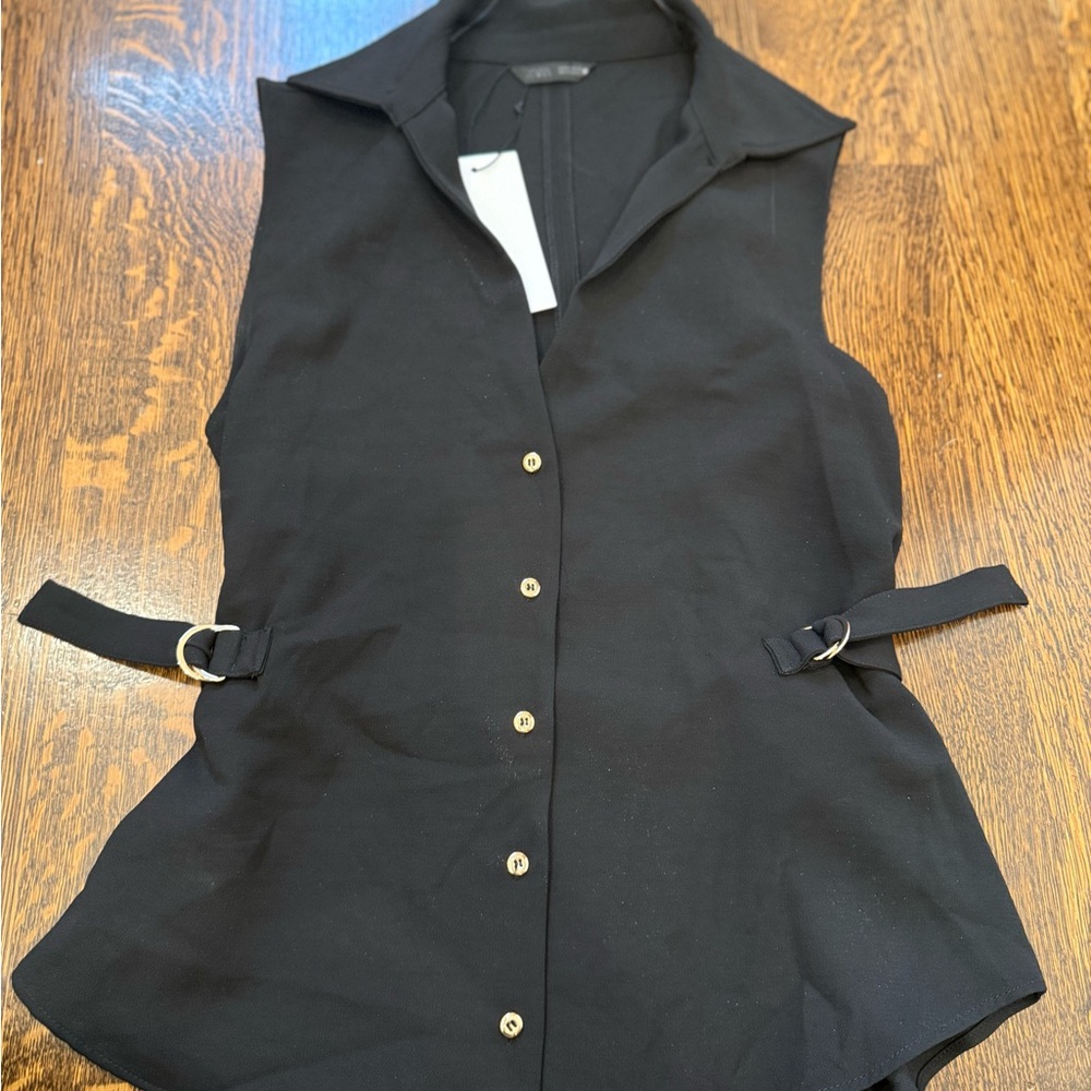 NWT Zara Sleeveless Black Button-Front Top with Side Buckle Detail size small